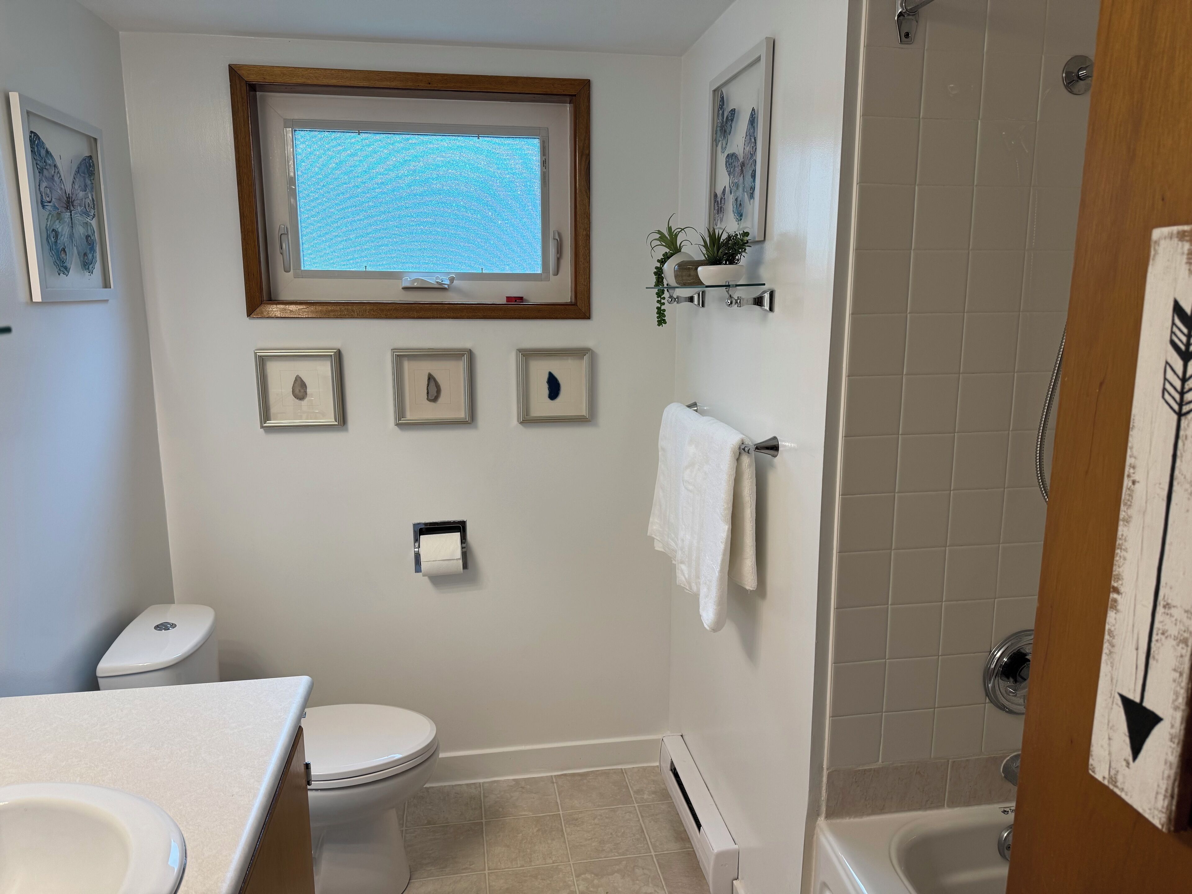 毛巾、肥皂、洗发水、卫生纸