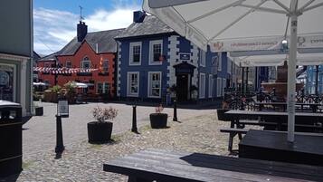 Kabin | Tempat makan outdoor