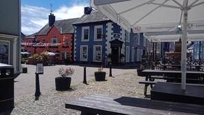 Cabaña | Restaurante al aire libre