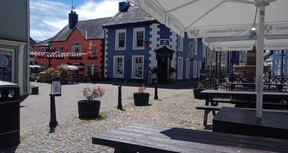 Tranquil Cabin Retreat in Llandovery