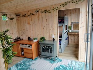 Cabana | 1 quarto, Wi-Fi de cortesia, roupa de cama