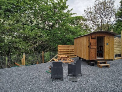 Tranquil Cabin Retreat in Llandovery