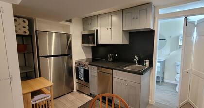 Stylish Studio in Amazing Takoma Park -7 minutes walk to Takoma Metro