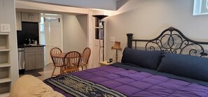 1 chambre, bureau, fer et planche à repasser, Wi-Fi gratuit
