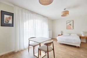 Bügeleisen/Bügelbrett, kostenloses WLAN, Bettwäsche