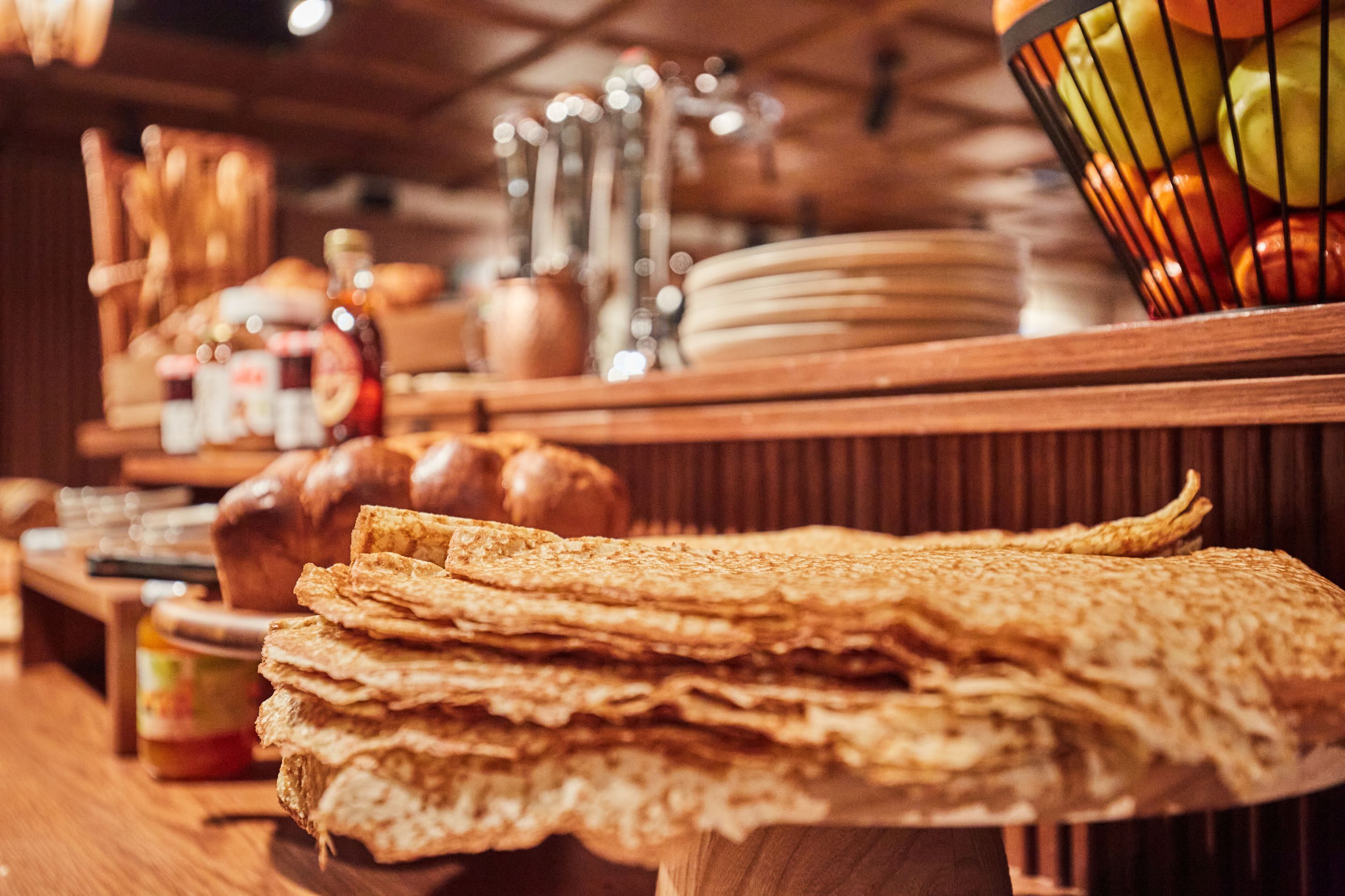 Freshly baked breads and crisp flatbreads beautifully arranged at the buffet counter.