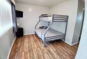 4 Schlafzimmer, Bügeleisen/Bügelbrett, WLAN, Bettwäsche