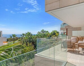 Outdoor dining - Sapphire | Sea view - pool - terrace (Estepona)