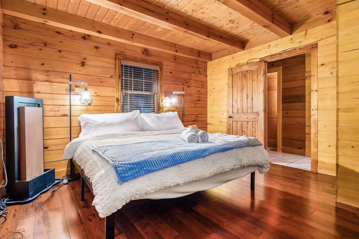 2 chambres, fer et planche à repasser, accès au Wi-Fi (inclus)