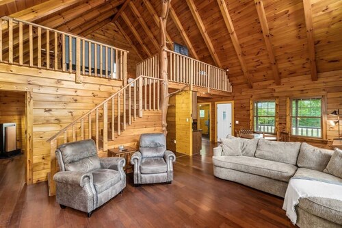 Peaceful 2-Bedroom Cabin near Lake Hope State Park in the Hocking Hills Region