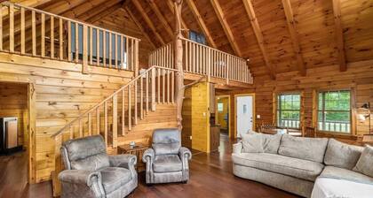 Peaceful 2-Bedroom Cabin near Lake Hope State Park in the Hocking Hills Region
