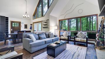 TV connectée, cheminée, baby-foot