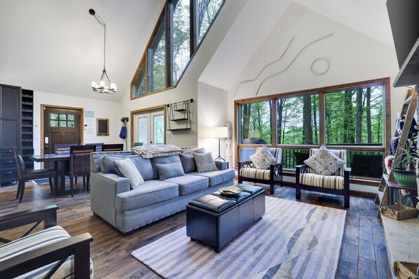 Smart TV, fireplace, table football