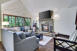 Smart TV, fireplace, table football