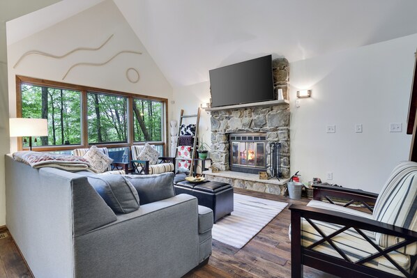 Smart TV, fireplace, table football