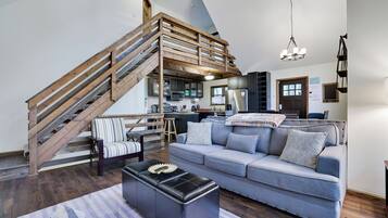 Téléviseur connecté, foyer, table de baby-foot