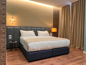 Deluxe Triple Room | Egyptian cotton sheets, premium bedding, memory foam beds, minibar - The MONT BOUTIQUE HOTEL (Shkodër)