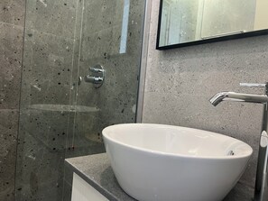 Deluxe Double or Twin Room, Pets Not Allowed, City View | Bathroom | Shower, free toiletries, hair dryer, bidet