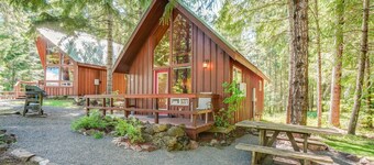 Beautiful Cabin With Partial Views of Mt. Adams