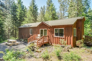 Exterior - Comfy Cabin for R&R in Trout Lake Near Mt. Adams (Trout Lake)