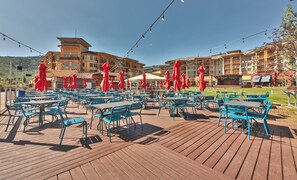 Outdoor dining - Unequalled Ski in Out, Next to Gondola, Sundial 1Br, Pool, Hot tub, Condo Nast Winner B219 (Park City)