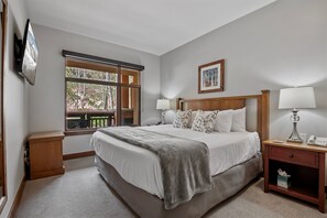 1 bedroom, iron/ironing board, WiFi, bed sheets - Unequalled Ski in Out, Next to Gondola, Sundial 1Br, Pool, Hot tub, Condo Nast Winner B219 (Park City)