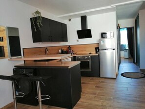 Kühlschrank, Mikrowelle, Ofen, Geschirrspüler