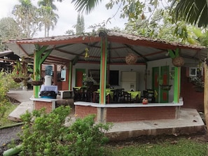 Outdoor dining - Beautiful 9-bedroom bed & breakfast in adorable Pereira (Pereira)