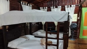 A wooden cabin with bunk beds, a fan, and a green door. - Beautiful 9-bedroom bed & breakfast in adorable Pereira (Pereira)