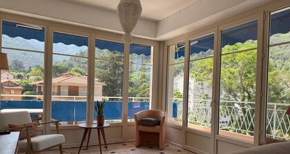 T2 SITUE AU 3E ETAGE AVEC ASCENSEUR AVEC GRANDE TERRASSE ET VUE DEGAGEE