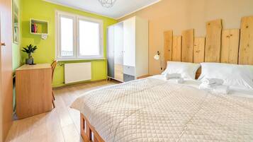 2 bedrooms, iron/ironing board, WiFi, bed sheets