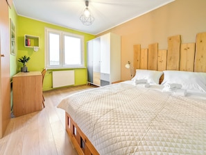 2 chambres, fer et planche à repasser, Wi-Fi, draps fournis