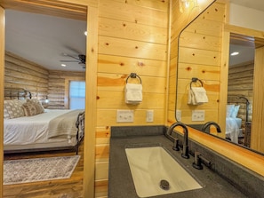 4 chambres, bureau, Wi-Fi, draps fournis