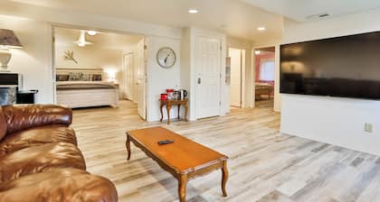 Spacious 5-bedroom house with WiFi, AC in enchanting Colorado Springs