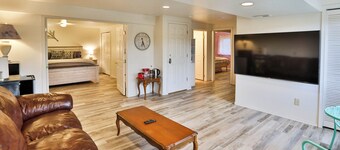 Spacious 5-bedroom house with WiFi, AC in enchanting Colorado Springs