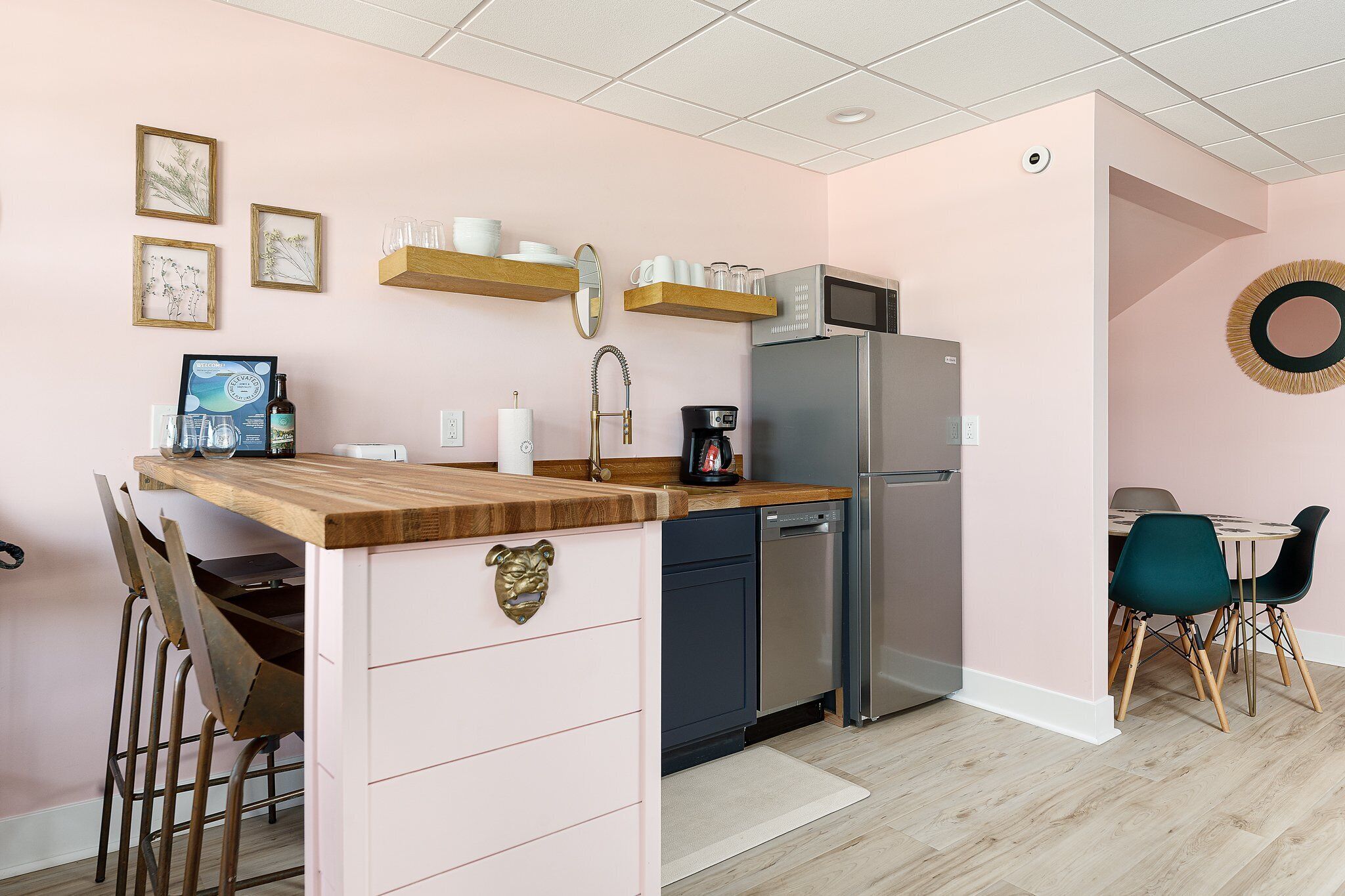 Fridge, microwave, coffee/tea maker, toaster