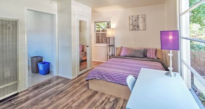 214A - Cozy Studio with AC & Kitchen near Stanford