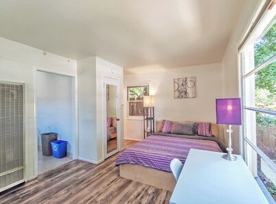 214A - Cozy Studio with AC & Kitchen near Stanford