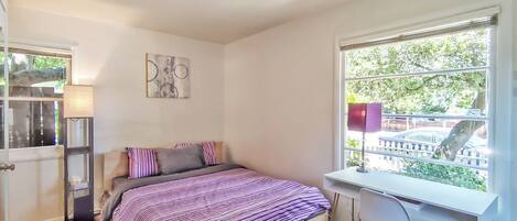 1 bedroom, desk, WiFi, bed sheets