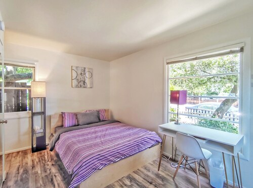 214A - Cozy Studio with AC & Kitchen near Stanford