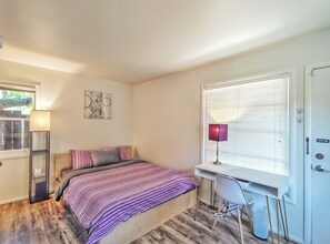 1 bedroom, desk, WiFi, bed sheets