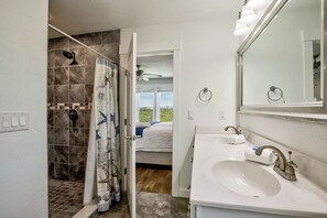 Douche, serviettes fournies