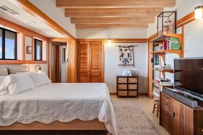 4 habitaciones, escritorio, tabla de planchar con plancha y wifi gratis