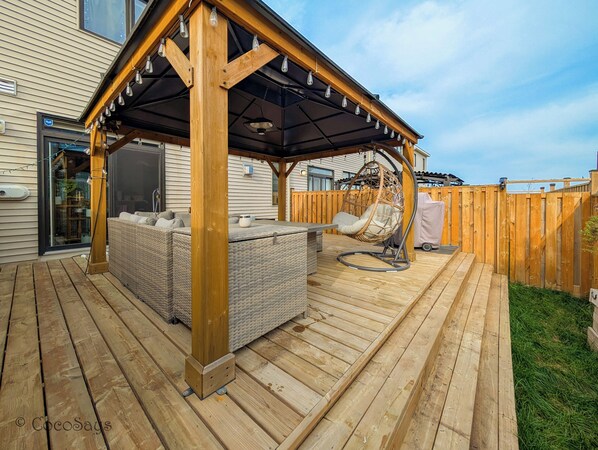 Terrace/patio - OTTAWA/KANATA, next door to Canadian Tire Centre Arena & TANGER & 417 & COSTCO (Stittsville)