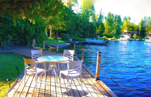 Kingston Varty Lake Cabin: Hot Tub •Fire Pit •BBQ