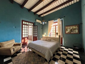 4 bedrooms, desk, iron/ironing board, free WiFi
