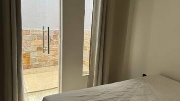 3 makuuhuonetta, silitysrauta/-lauta, Wi-Fi, vuodevaatteet