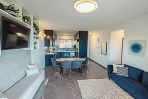TV - Sunset Hill Oceanview Oasis, 5 min walk to beach, restaurants, nightlife; Pool (Tamarindo)