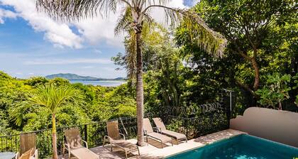 Sunset Hill Oceanview Oasis, 5 min walk to beach, restaurants, nightlife; Pool