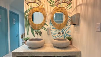 Basic 12 Bed Mixed Dorm Ensuite | Shared bathroom